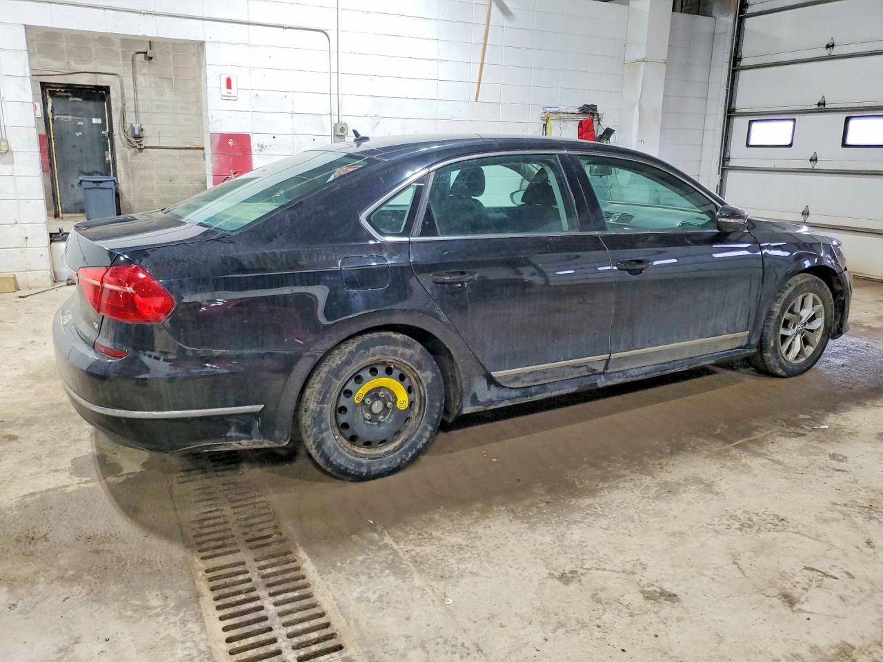2016 VOLKSWAGEN Passat