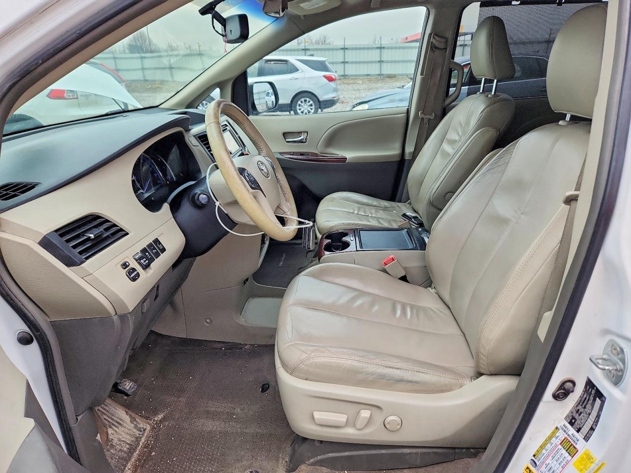 2014 TOYOTA SIENNA