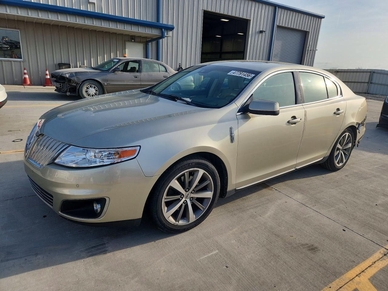 2010 LINCOLN MKS