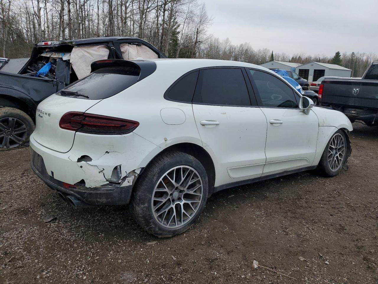 2018 PORSCHE Macan