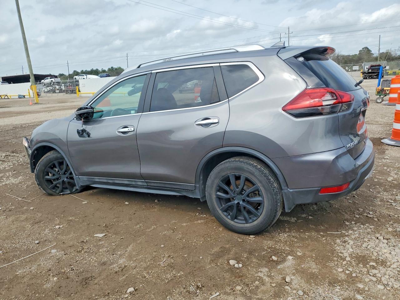2017 NISSAN ROGUE