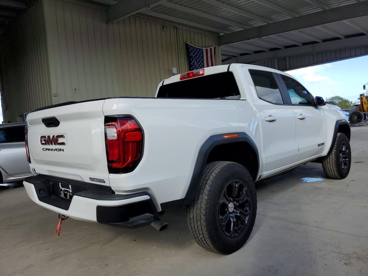 2024 GMC CANYON