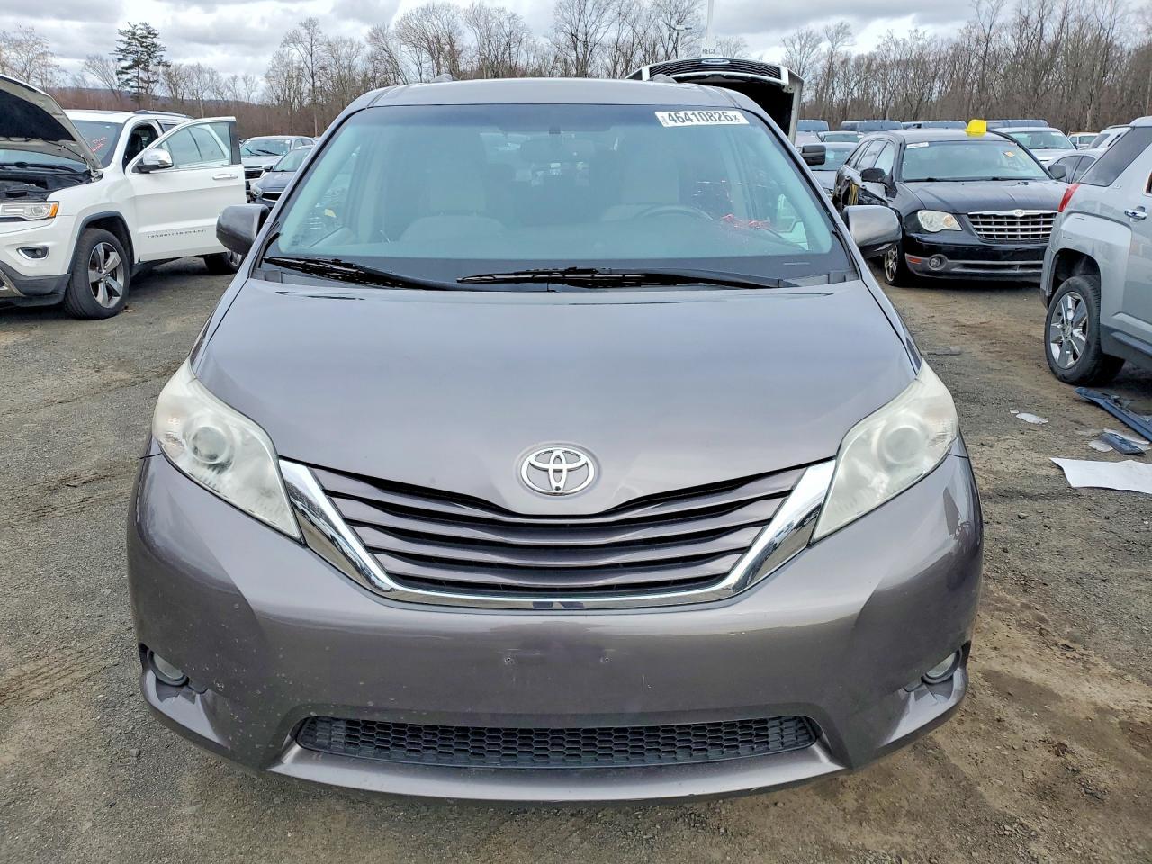 2017 TOYOTA SIENNA