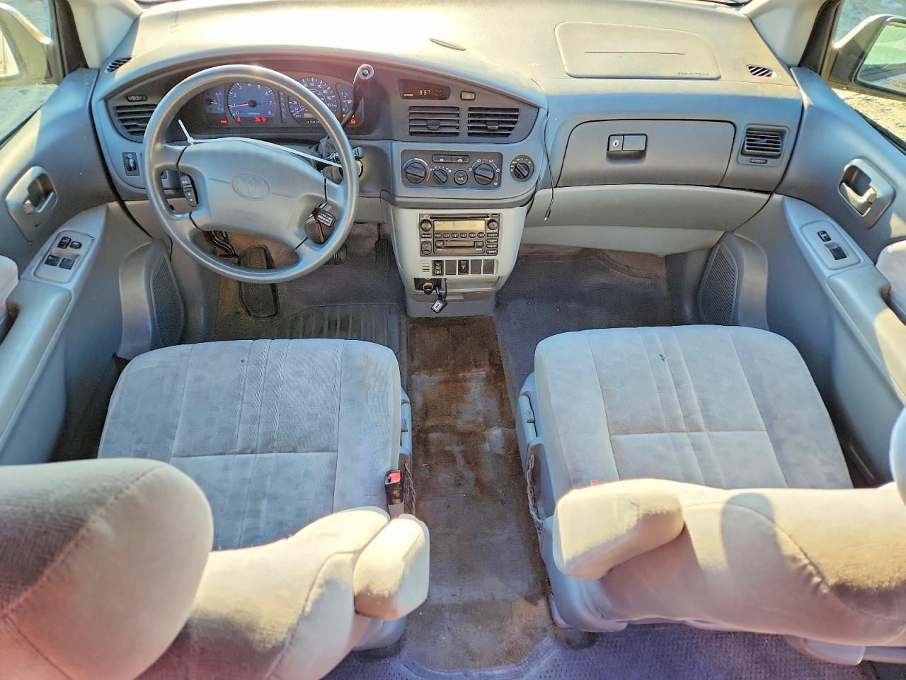 2002 TOYOTA SIENNA