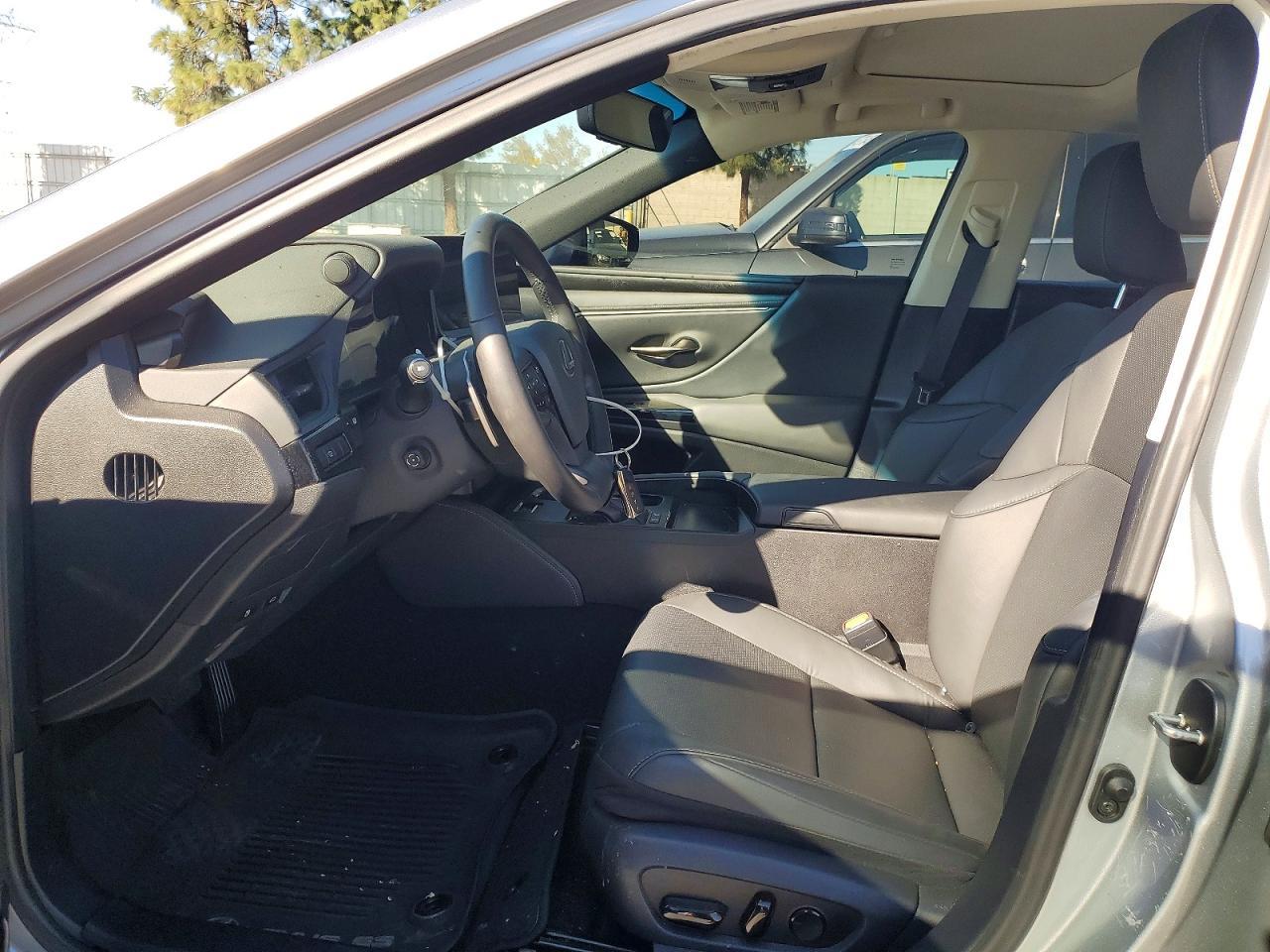 2025 LEXUS ES 300H