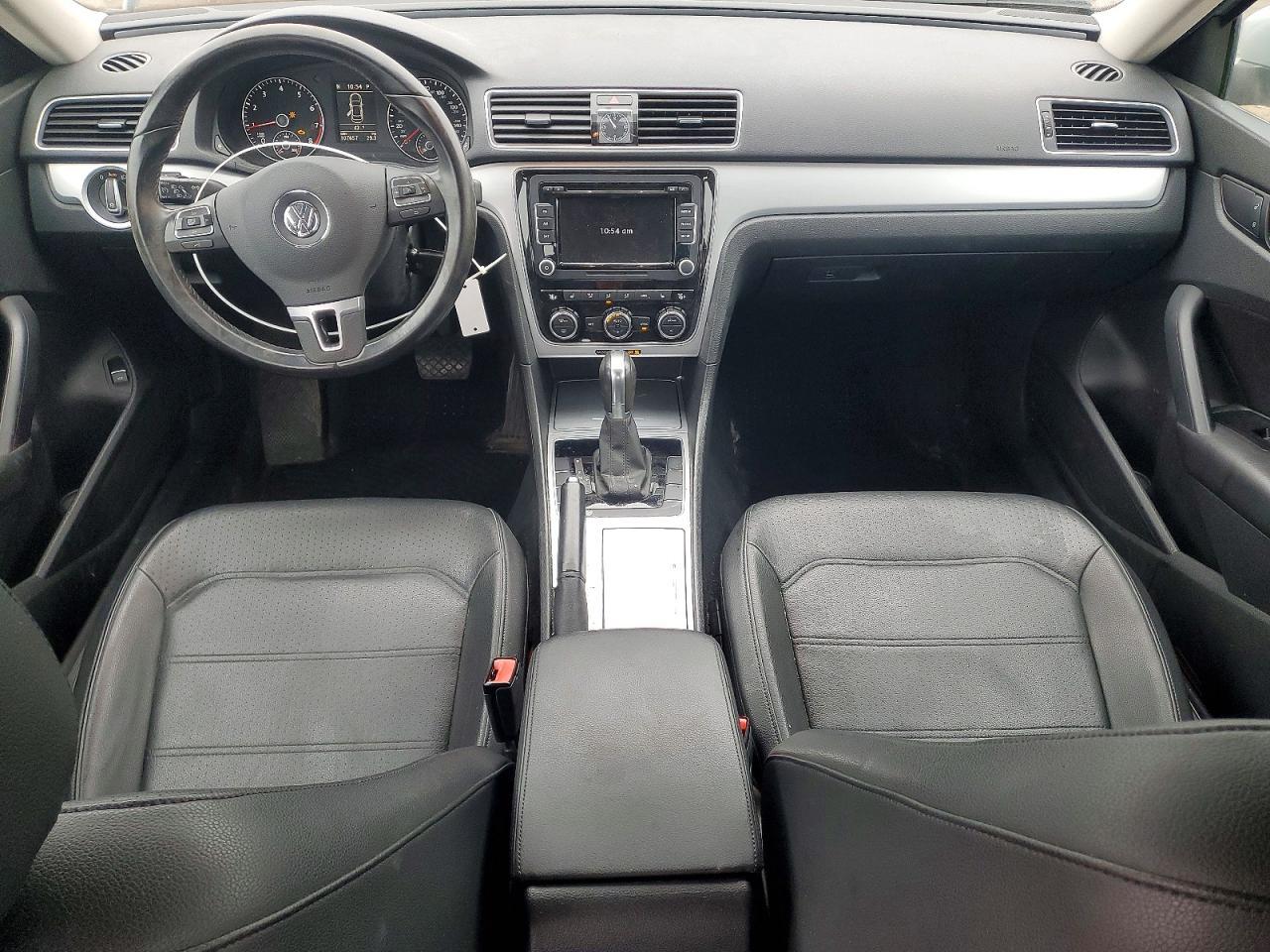 2012 VOLKSWAGEN Passat