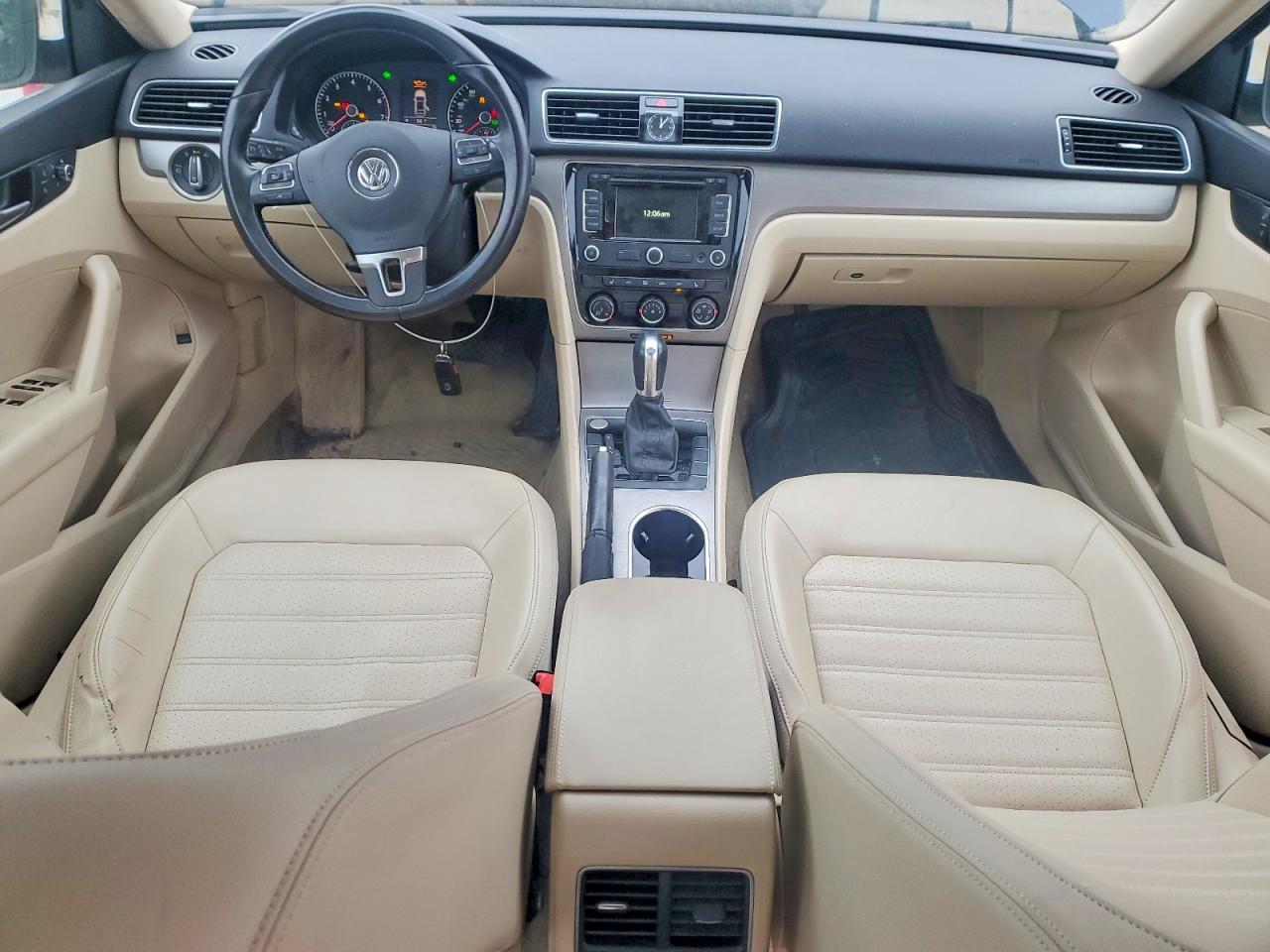 2015 VOLKSWAGEN Passat