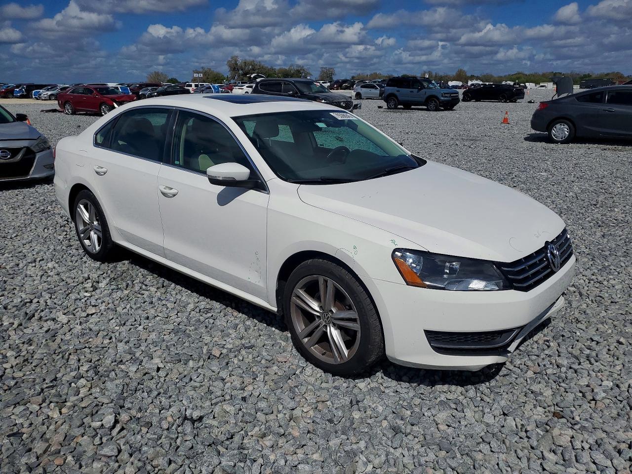 2015 VOLKSWAGEN Passat
