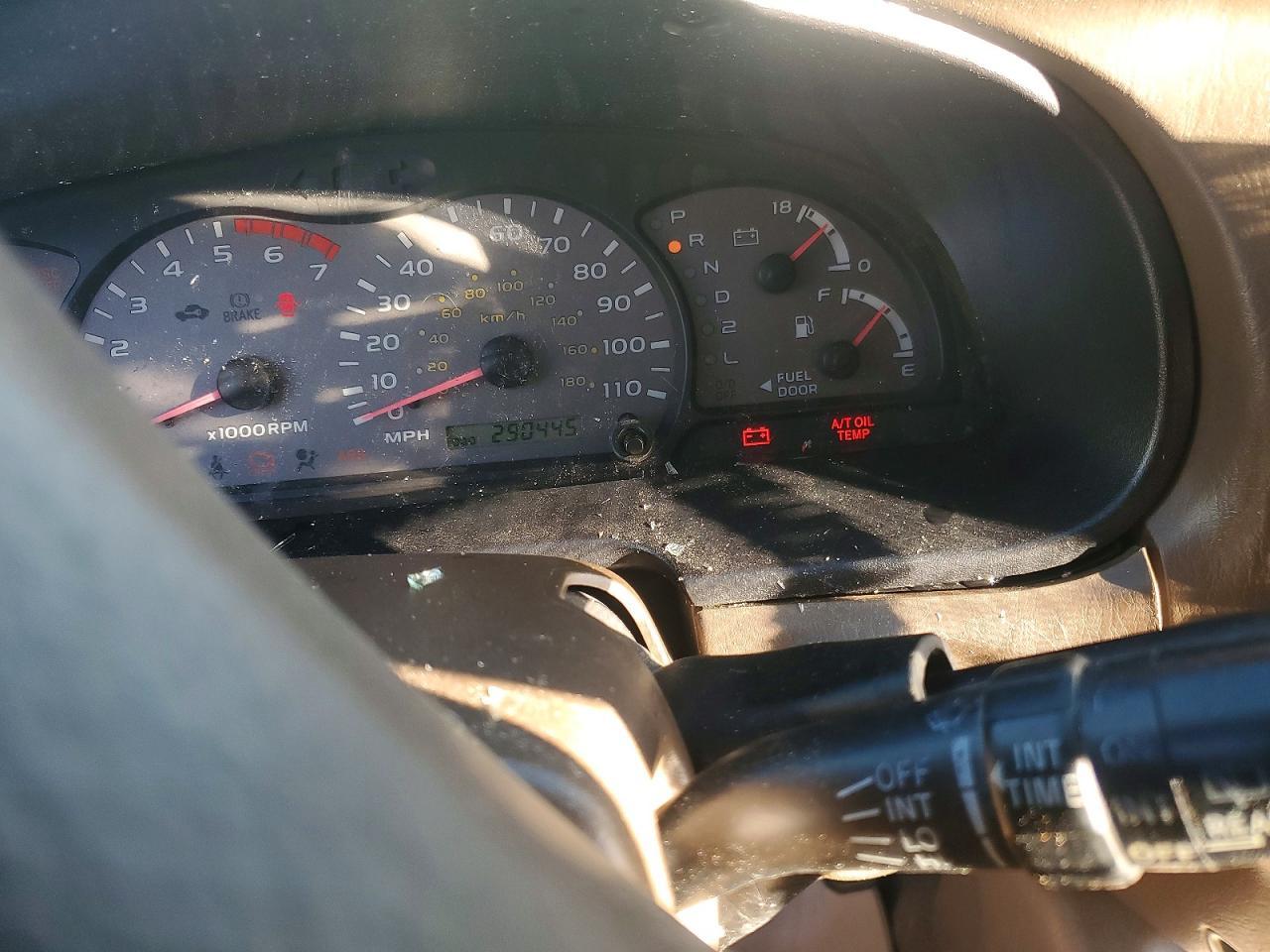 2004 TOYOTA Sequoia