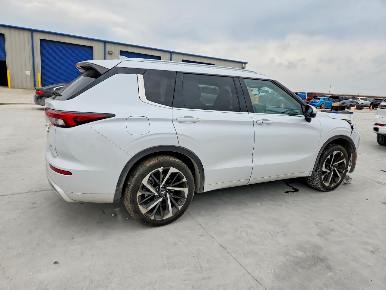 2024 MITSUBISHI outlander