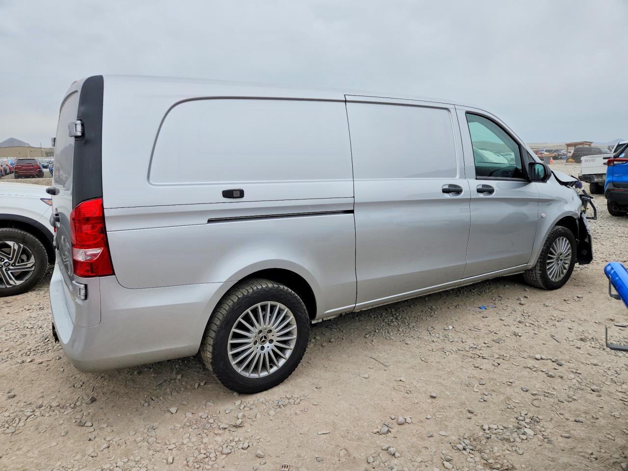 2023 MERCEDES-BENZ METRIS