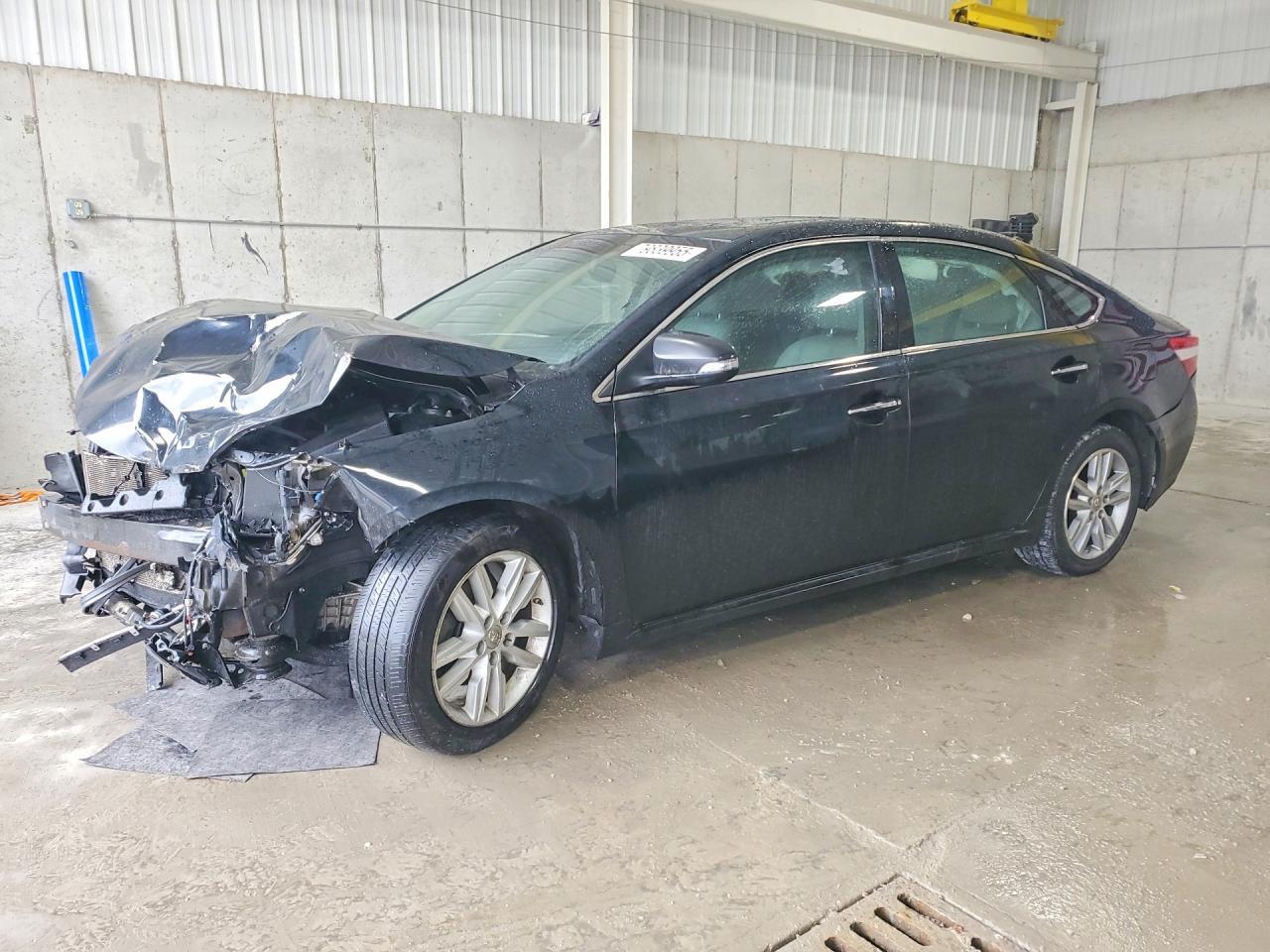 2013 TOYOTA Avalon