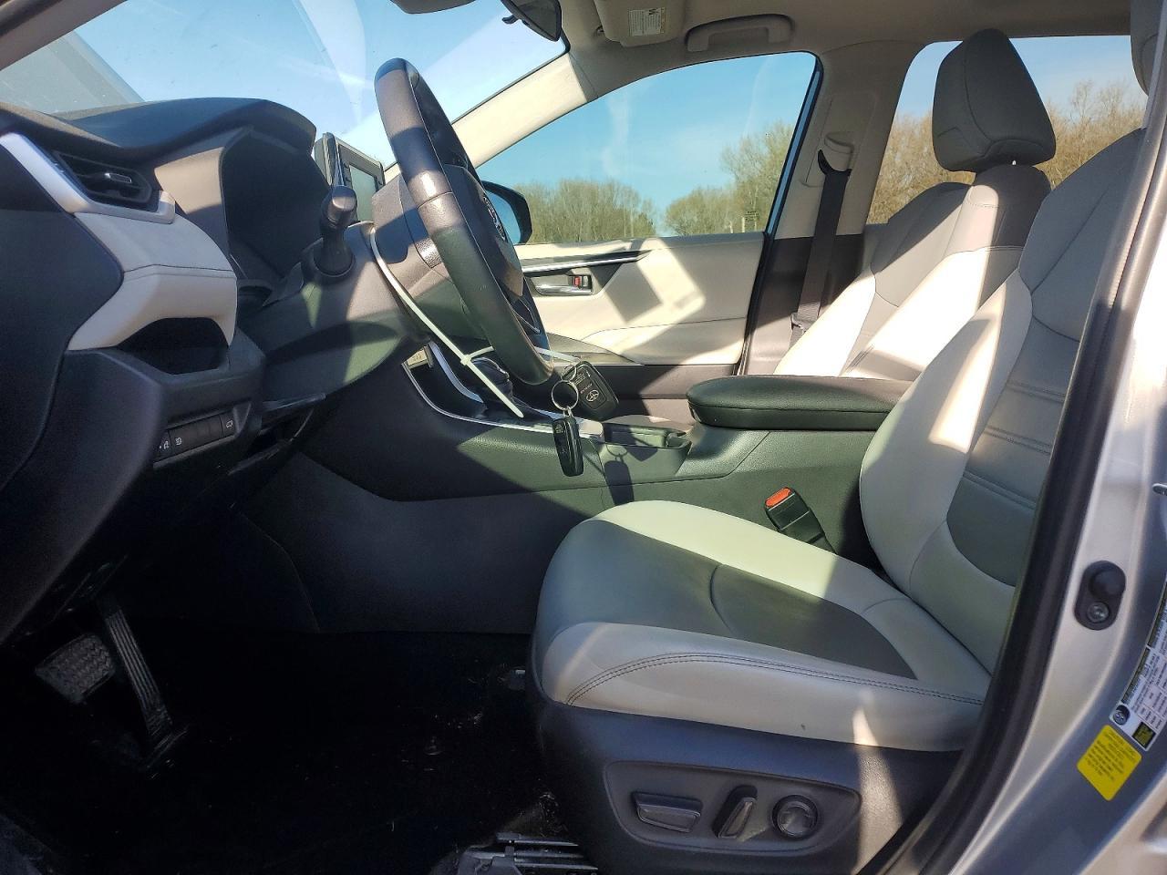 2019 TOYOTA RAV4
