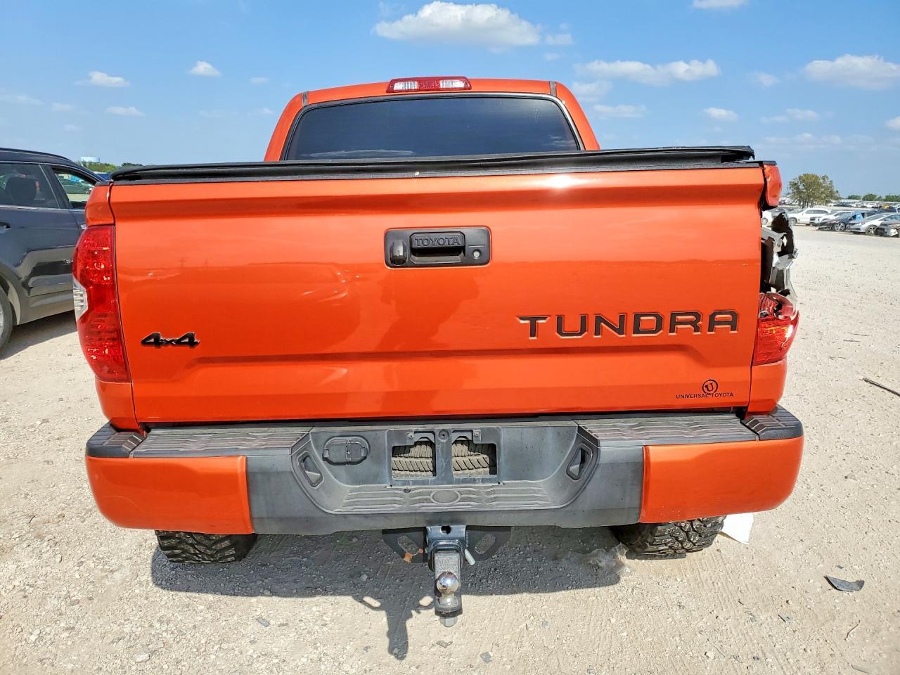 2017 TOYOTA TUNDRA