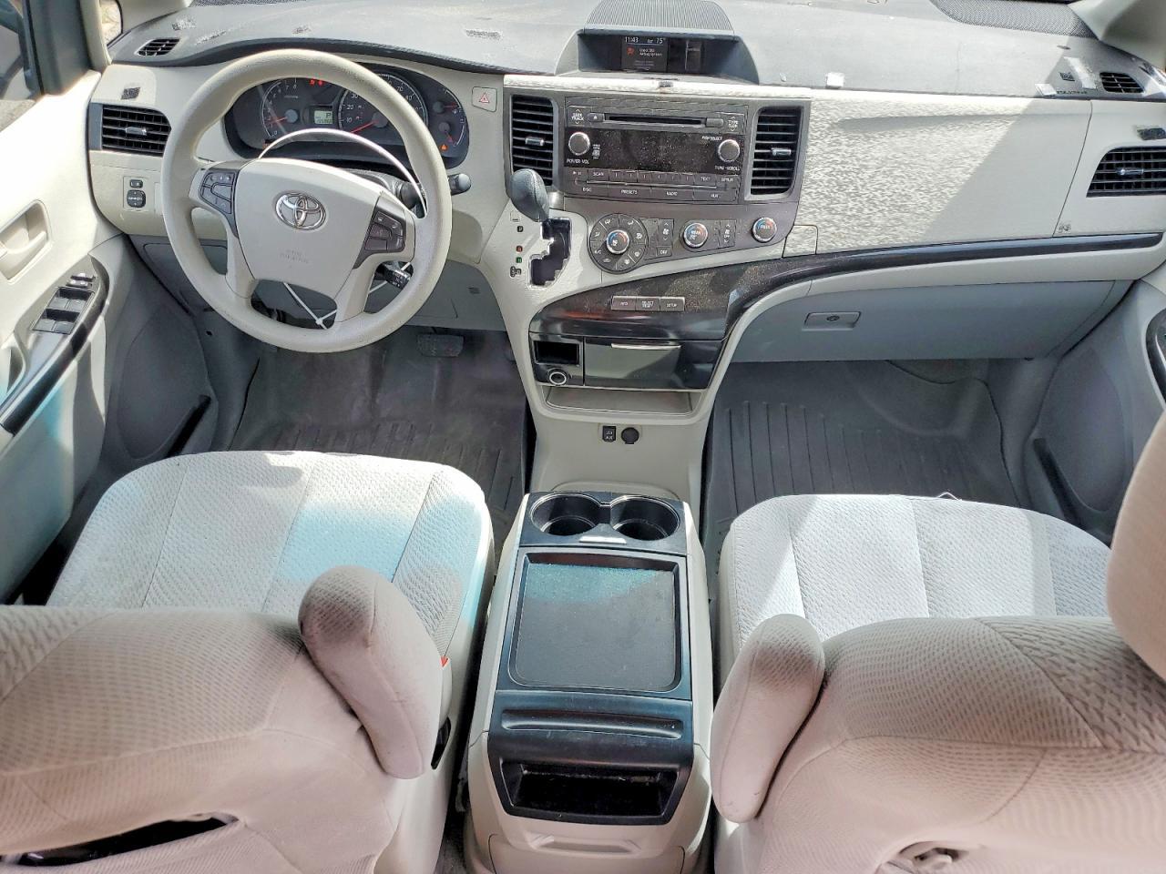 2011 TOYOTA SIENNA