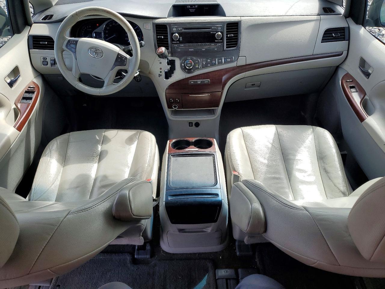 2012 TOYOTA SIENNA