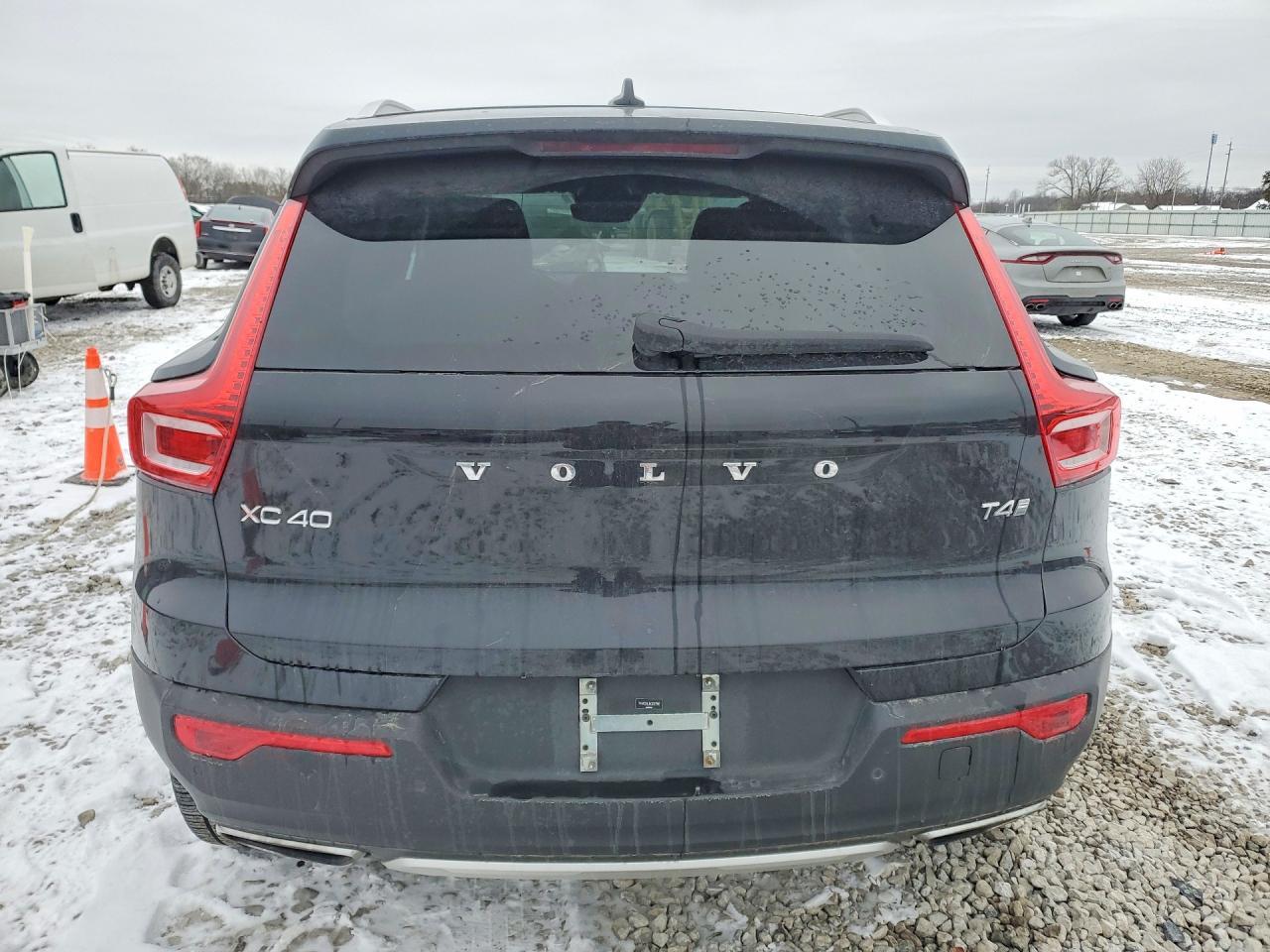 2019 VOLVO XC40