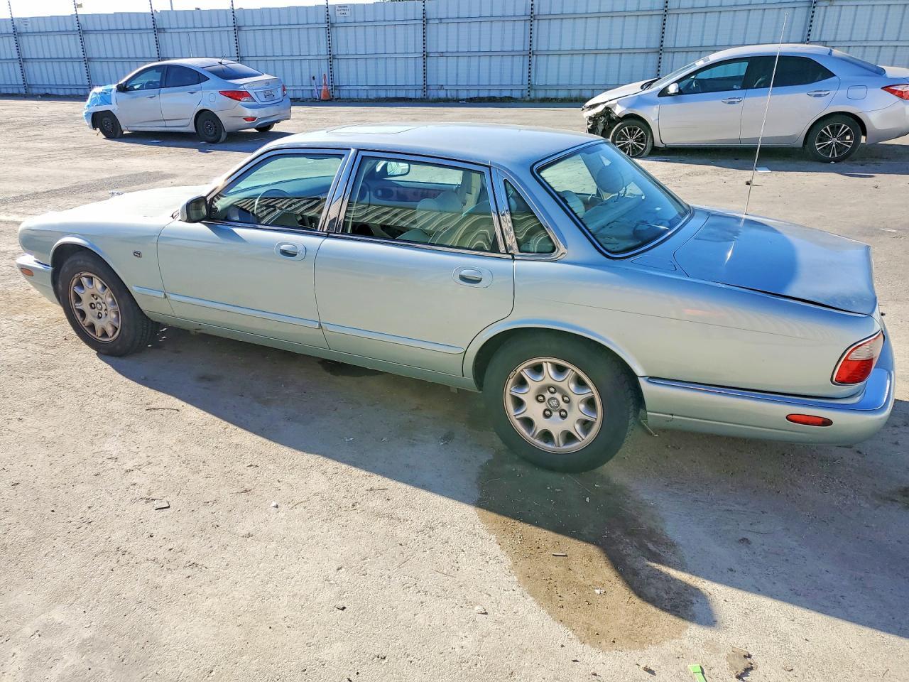 2000 JAGUAR Xj-Series
