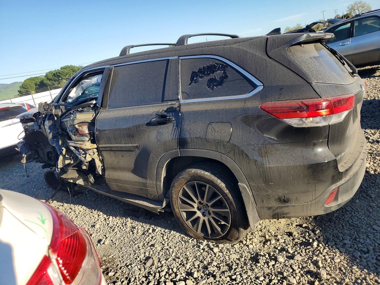 2018 TOYOTA HIGHLANDER