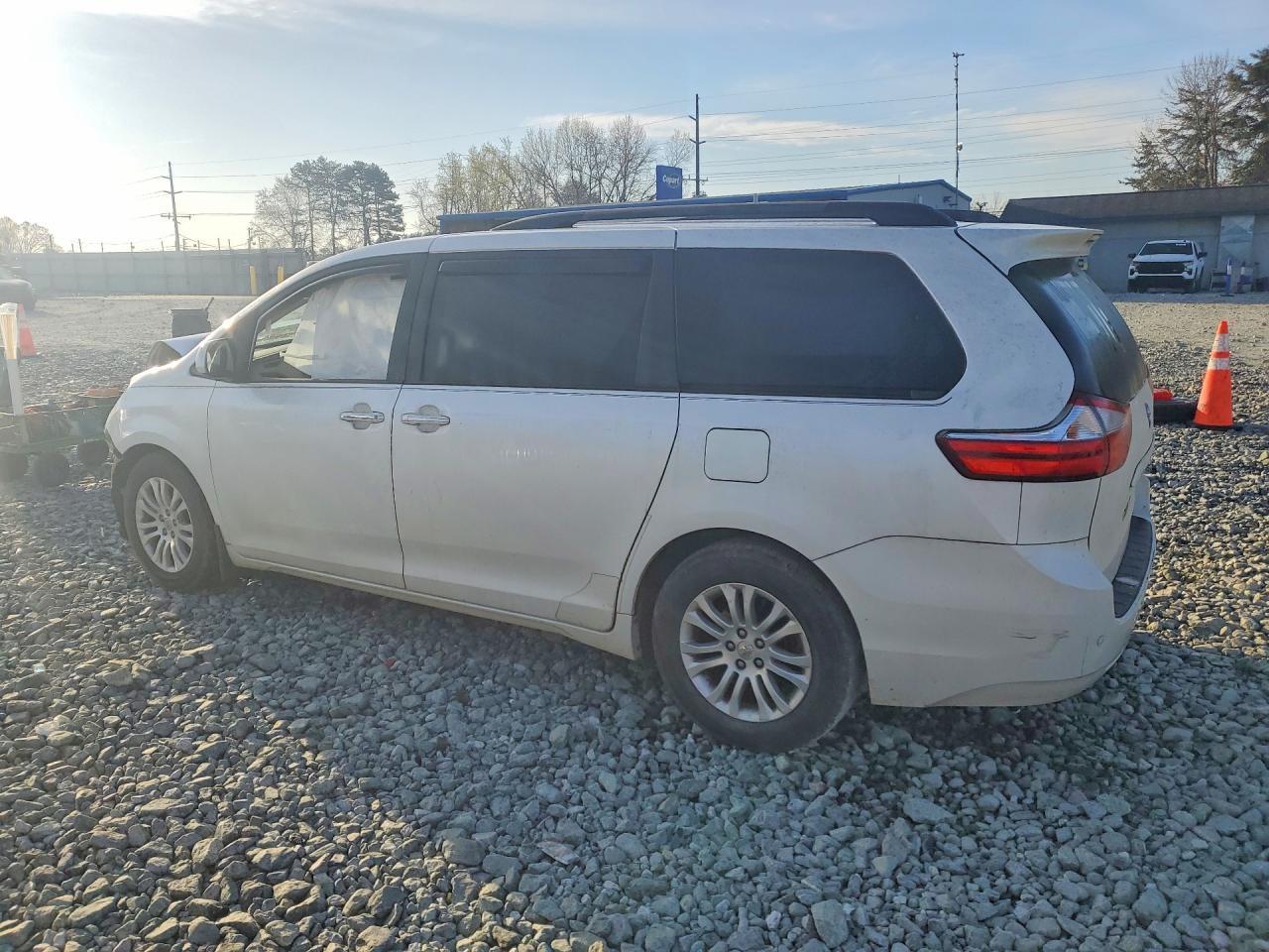 2016 TOYOTA SIENNA