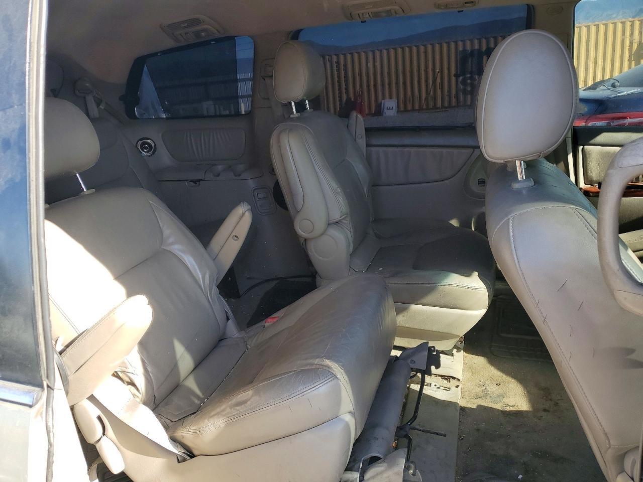 2004 TOYOTA SIENNA