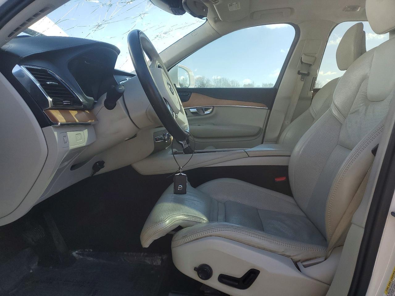 2020 VOLVO XC90