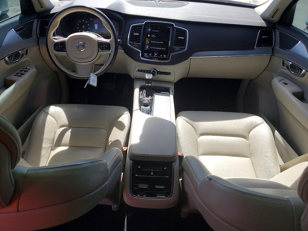 2022 VOLVO XC90