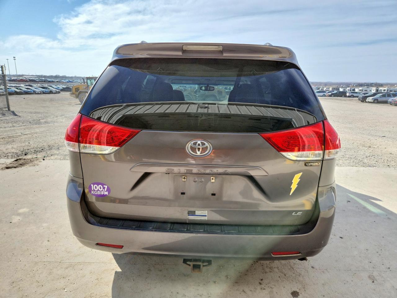 2011 TOYOTA SIENNA