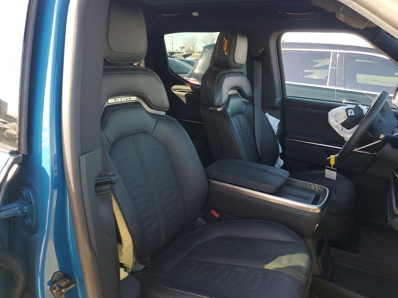 2025 RIVIAN R1t