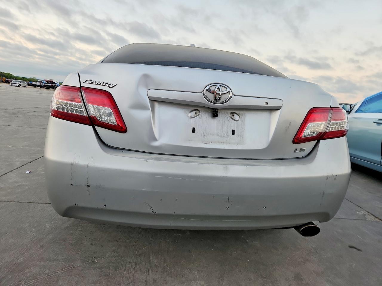 2011 TOYOTA CAMRY