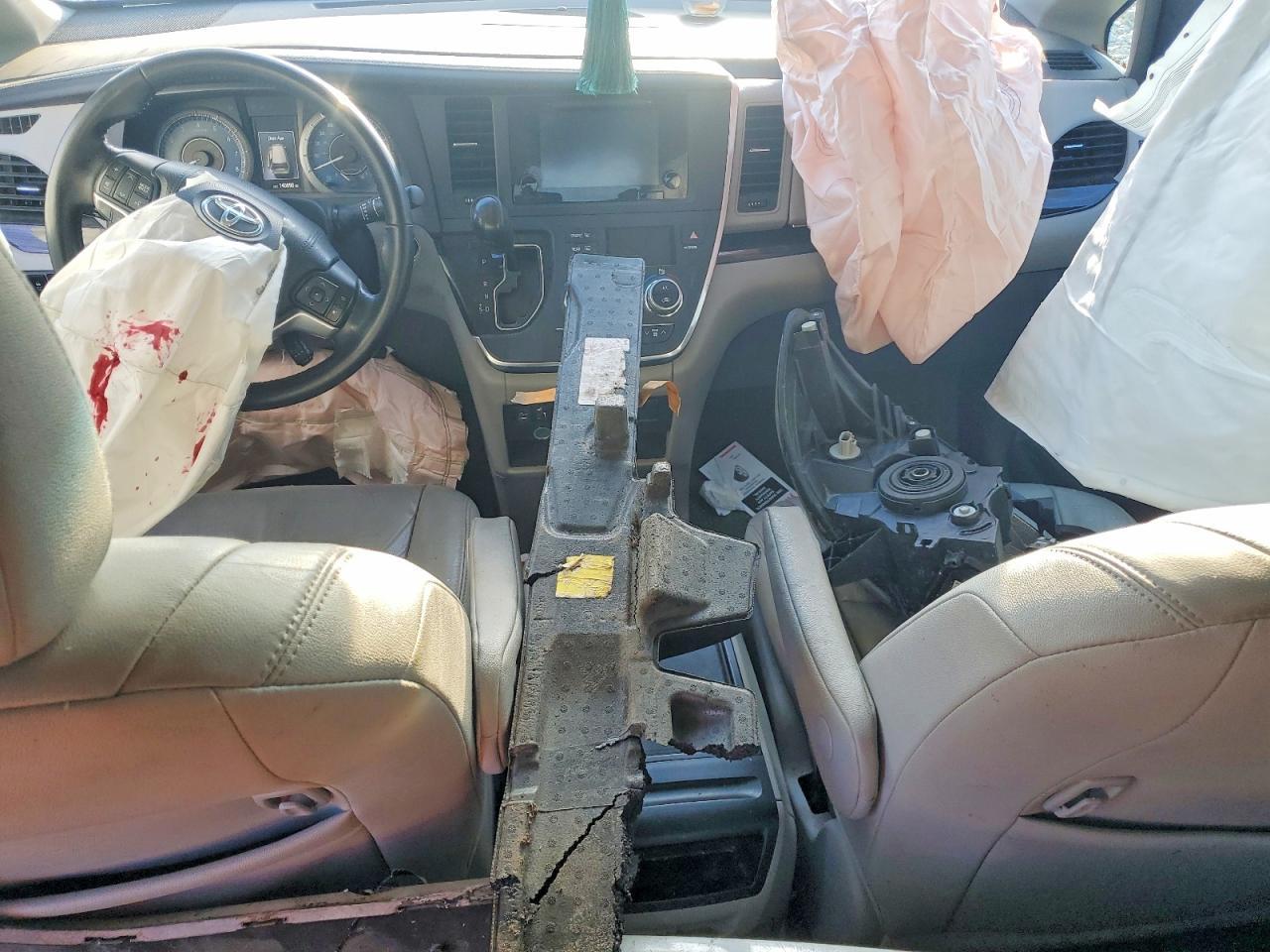 2016 TOYOTA SIENNA