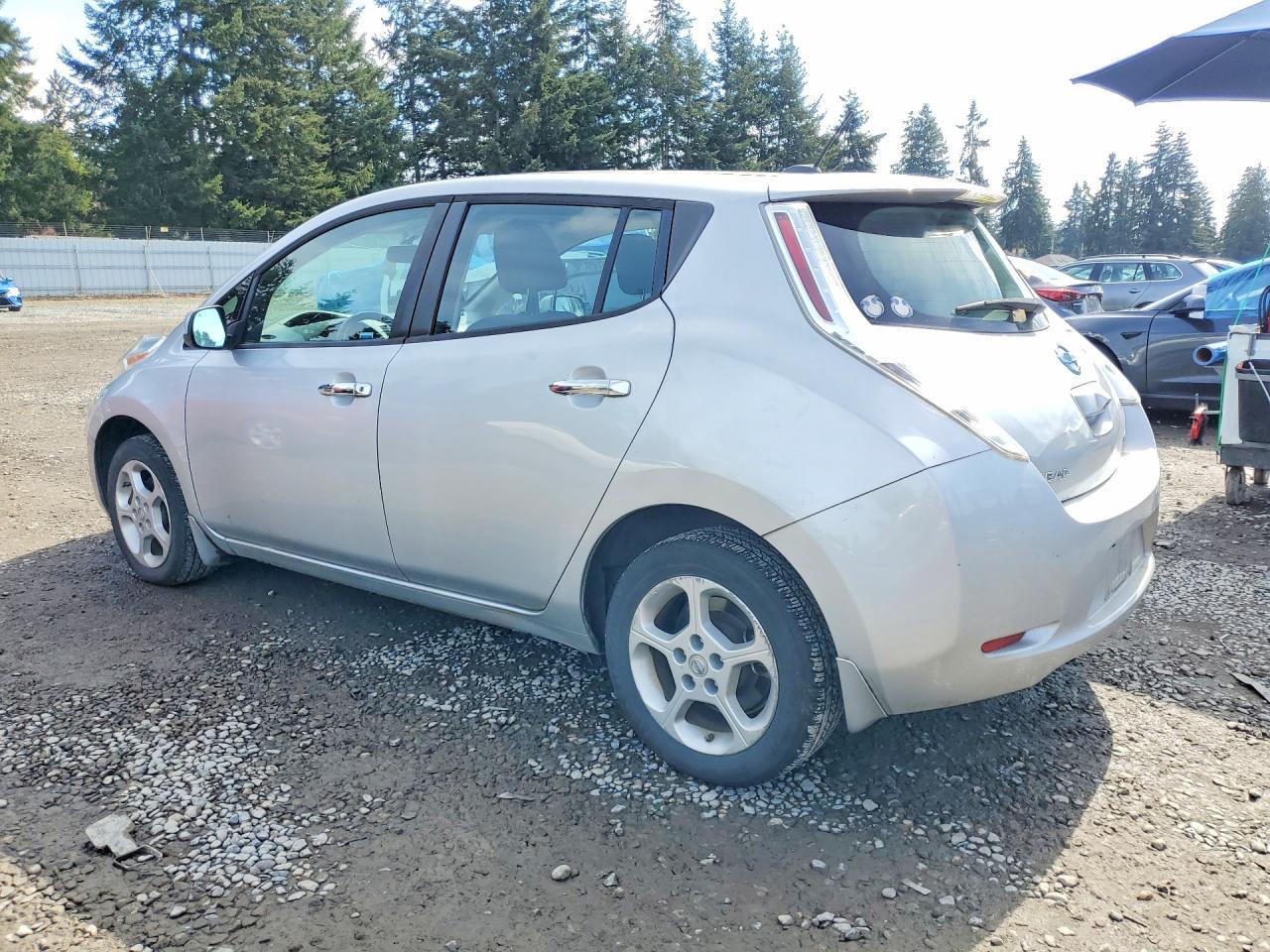 2015 NISSAN LEAF