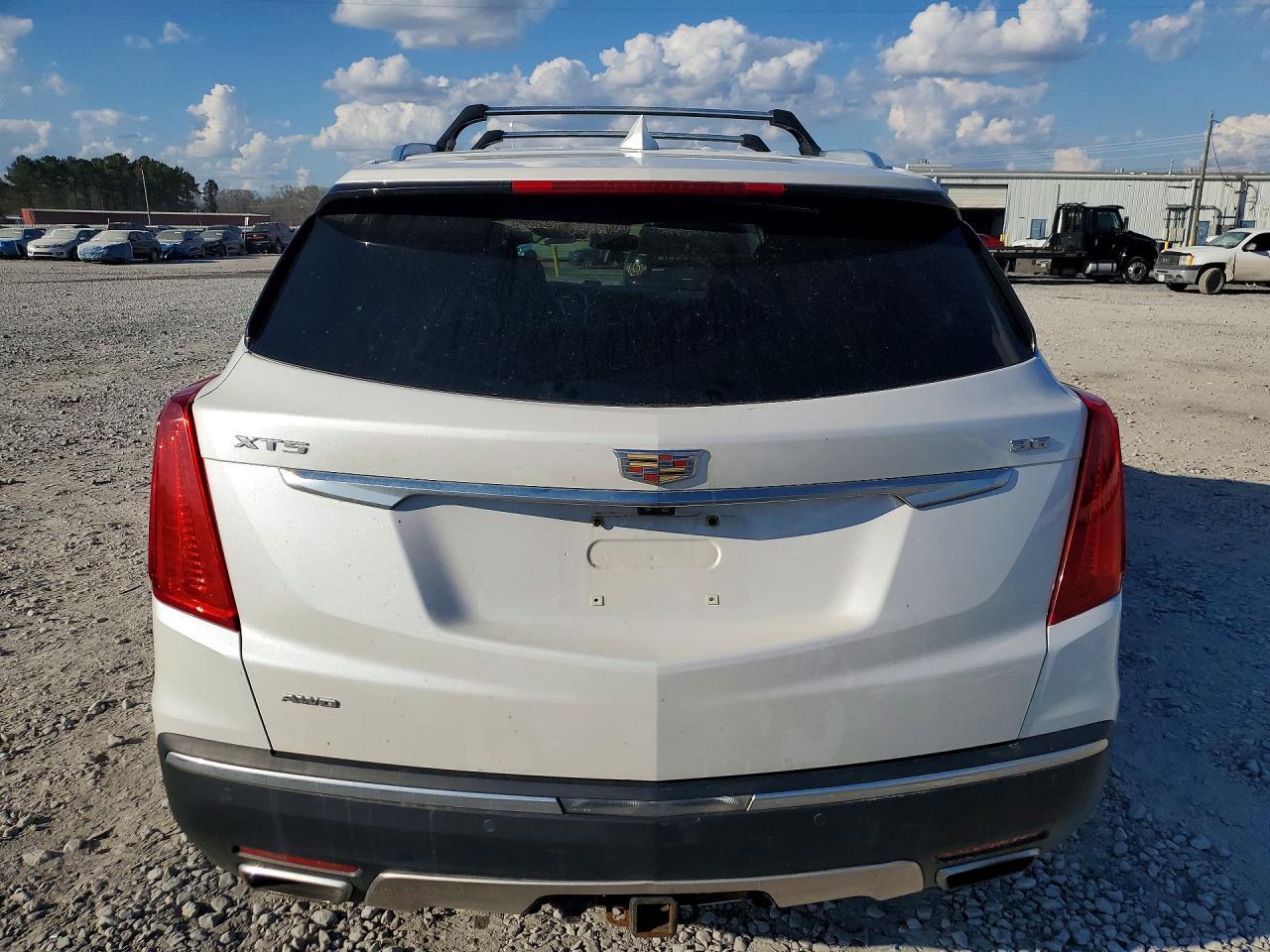 2017 CADILLAC XT5
