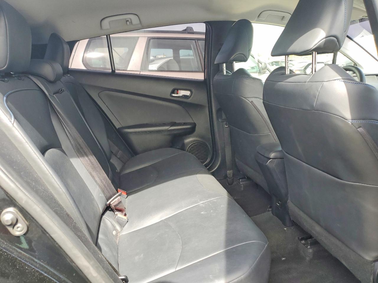 2016 TOYOTA PRIUS