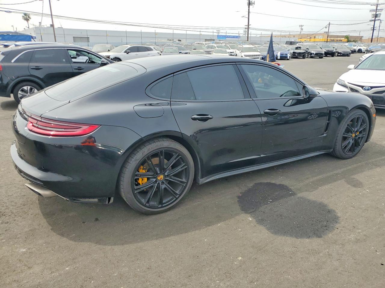 2018 PORSCHE Panamera