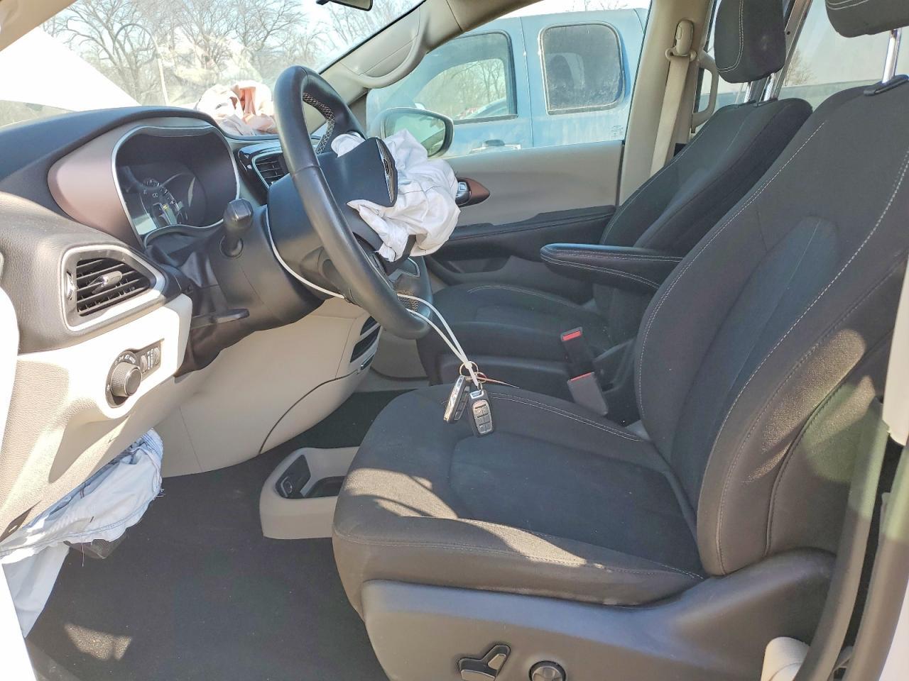 2022 CHRYSLER Voyager