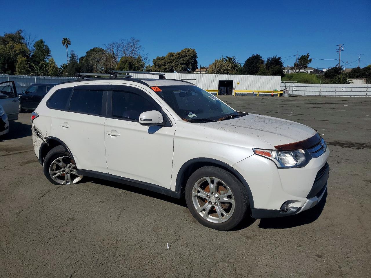 2015 MITSUBISHI outlander