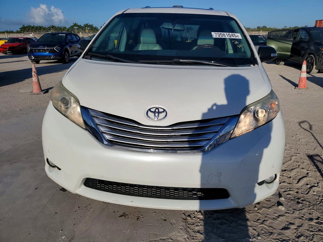 2014 TOYOTA SIENNA
