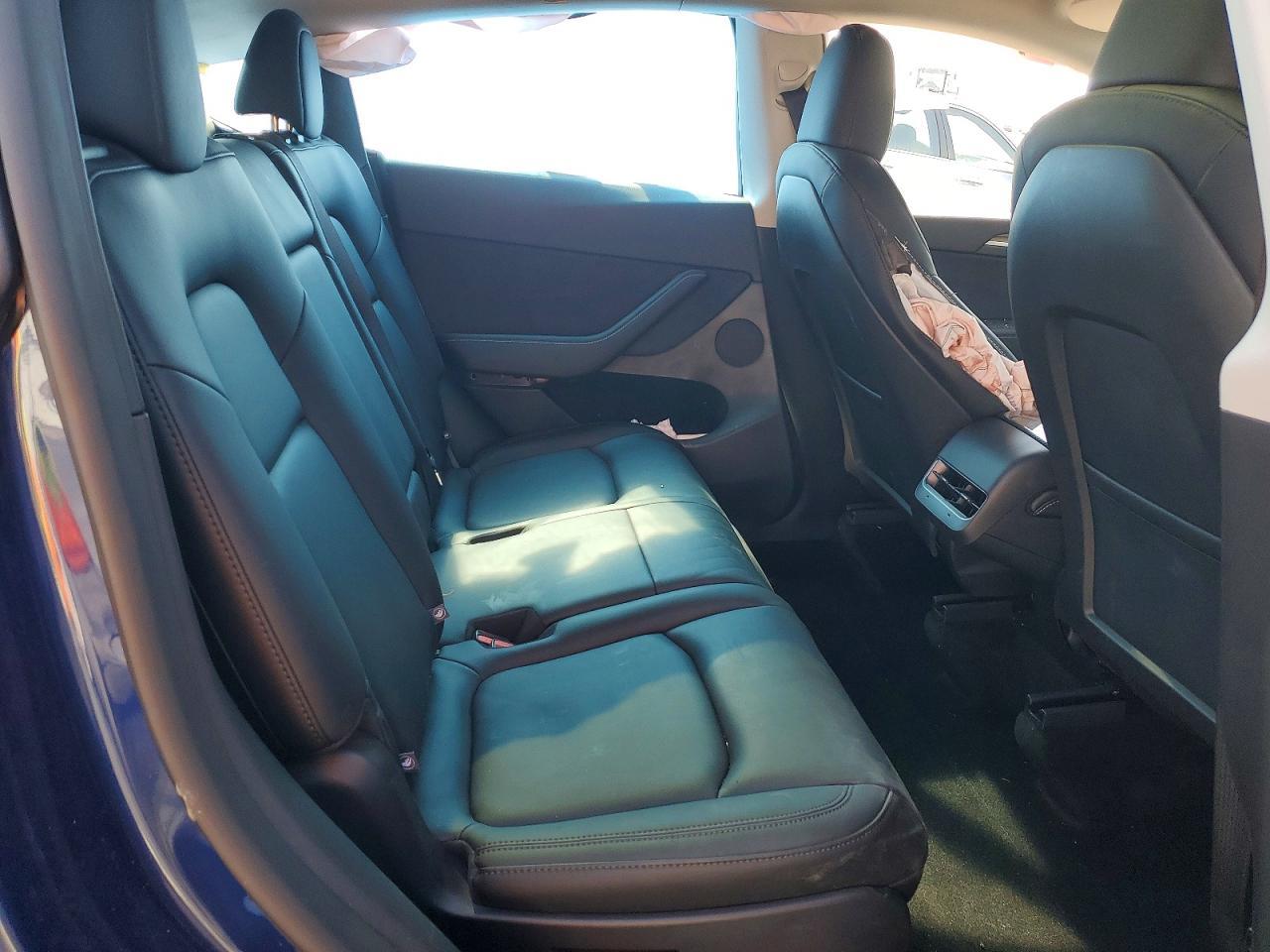 2025 TESLA MODEL Y