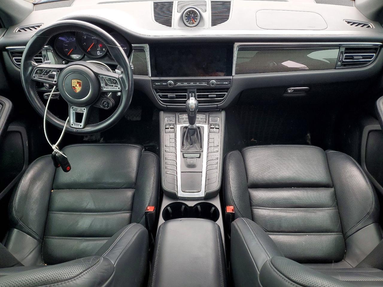 2020 PORSCHE Macan