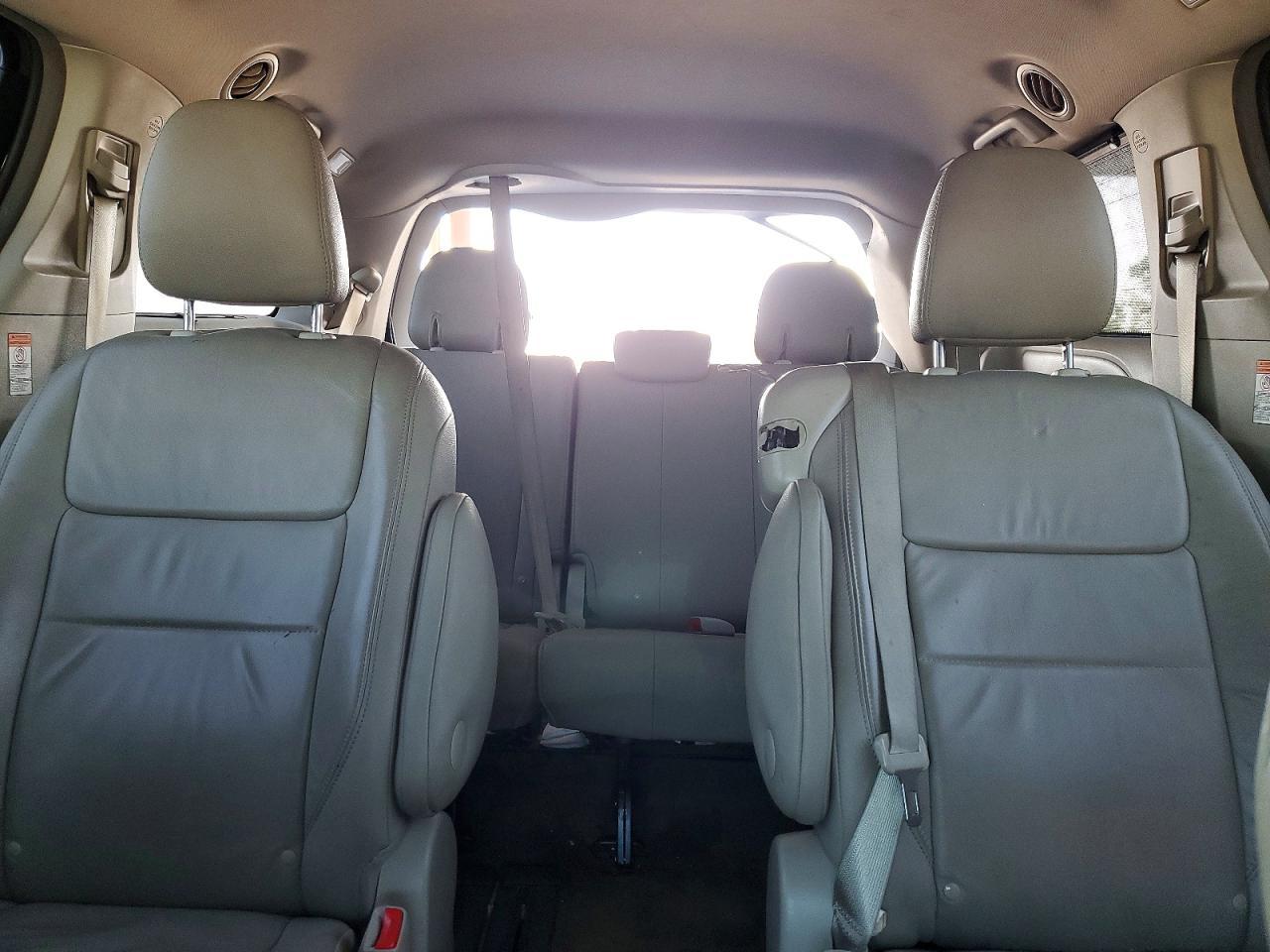2016 TOYOTA SIENNA