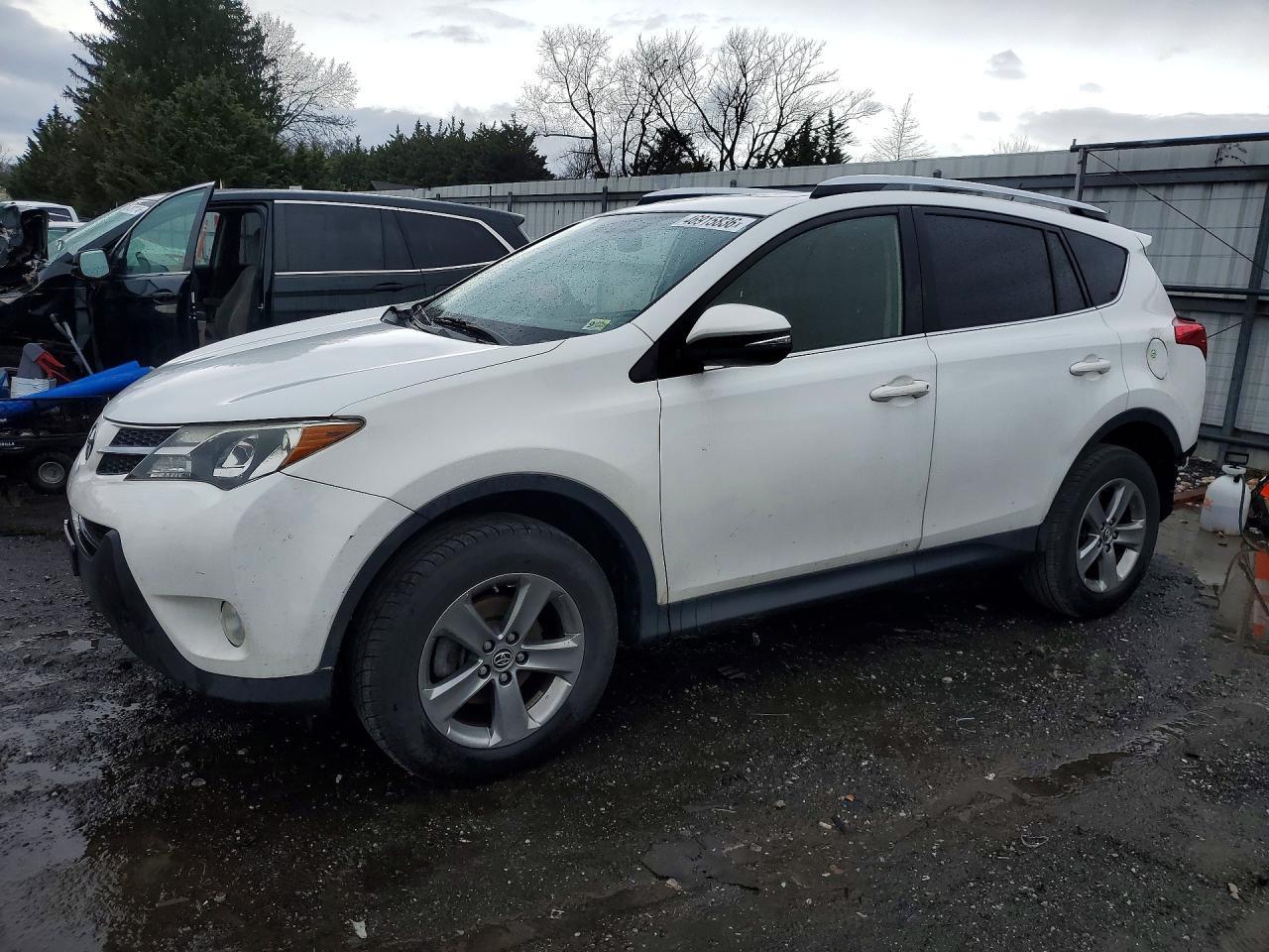 2015 TOYOTA RAV4