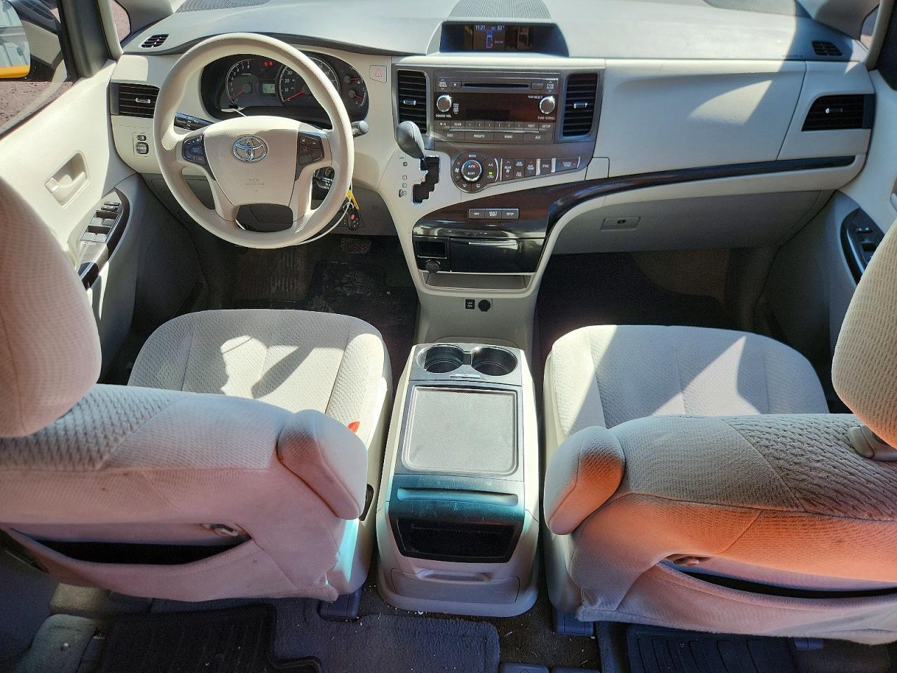 2013 TOYOTA SIENNA