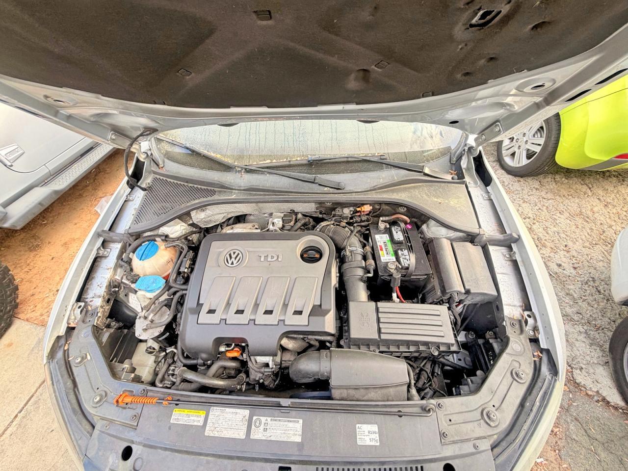 2013 VOLKSWAGEN Passat