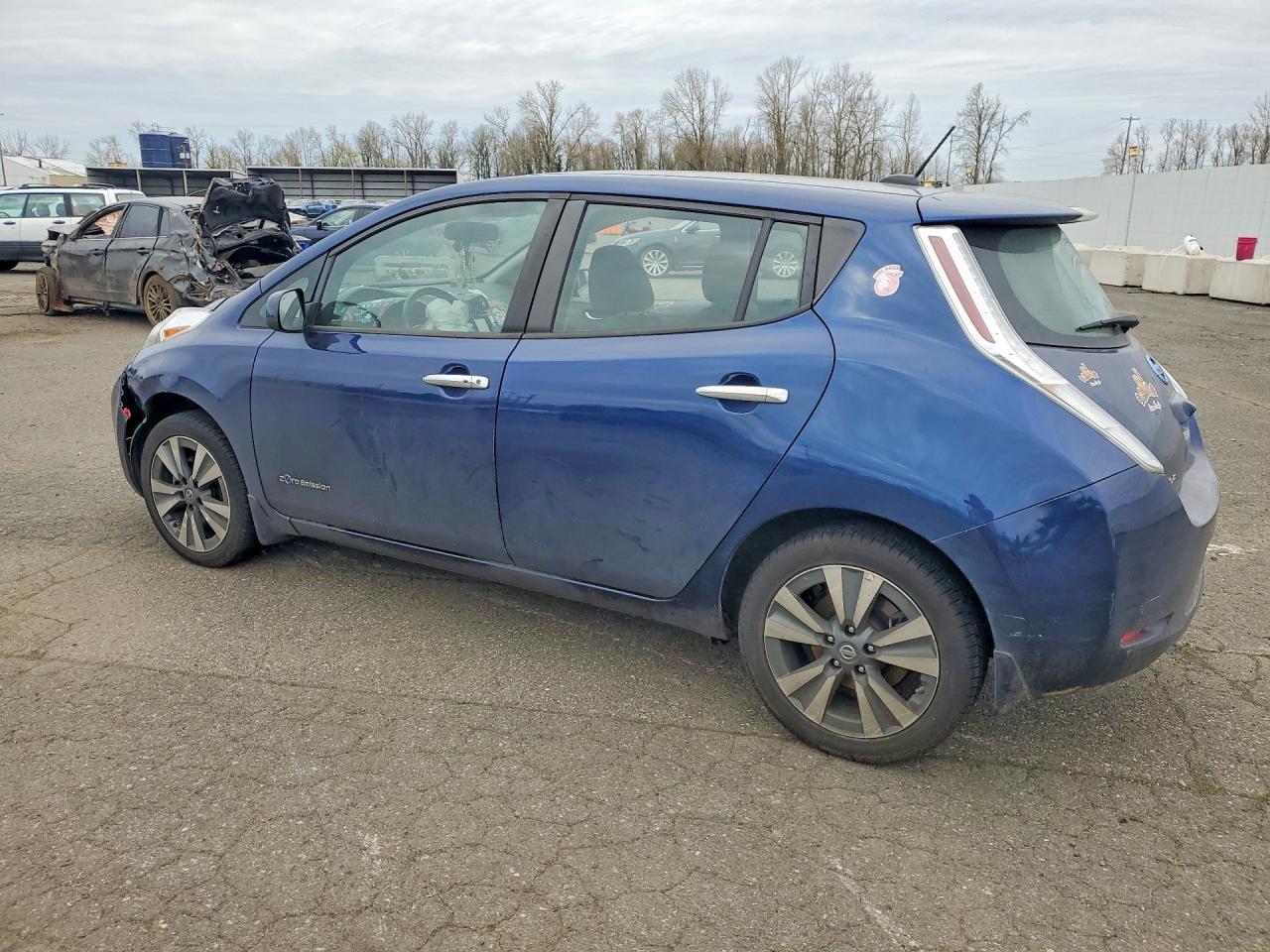 2016 NISSAN LEAF