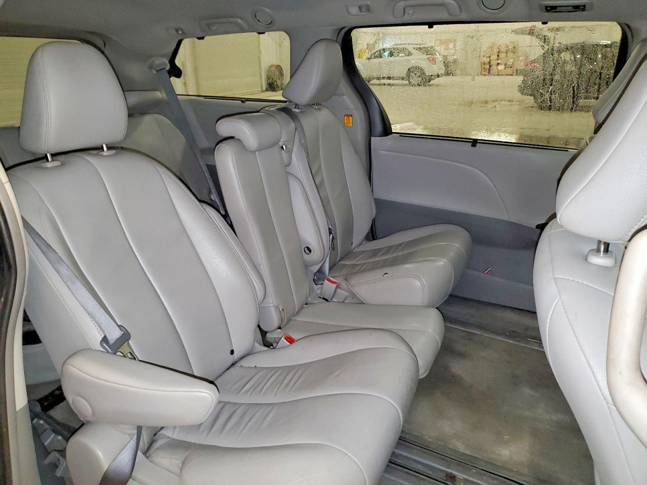 2013 TOYOTA SIENNA