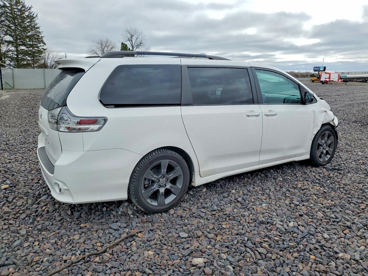 2016 TOYOTA SIENNA