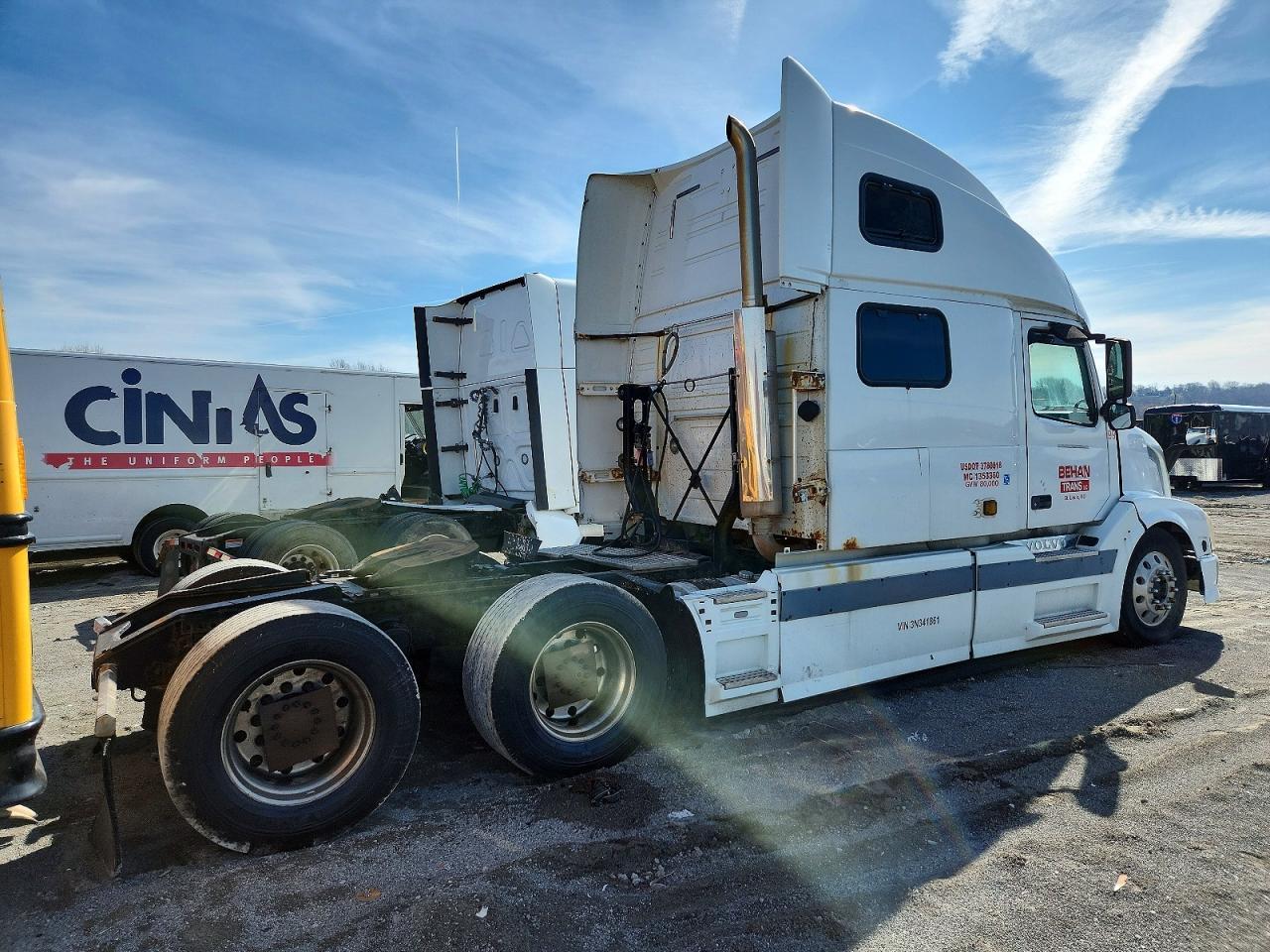 2003 VOLVO VNL