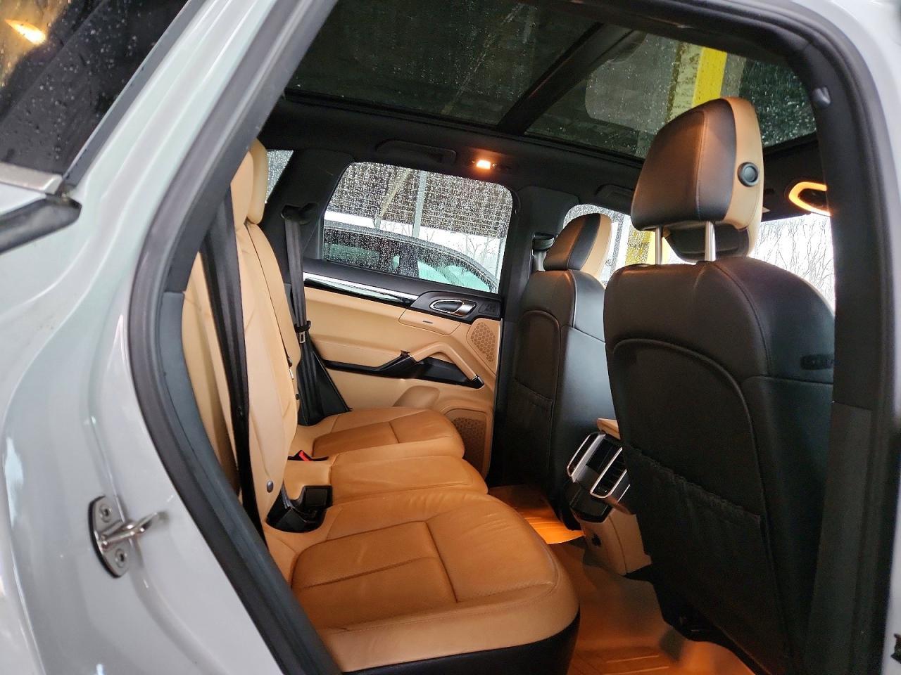 2014 PORSCHE CAYENNE