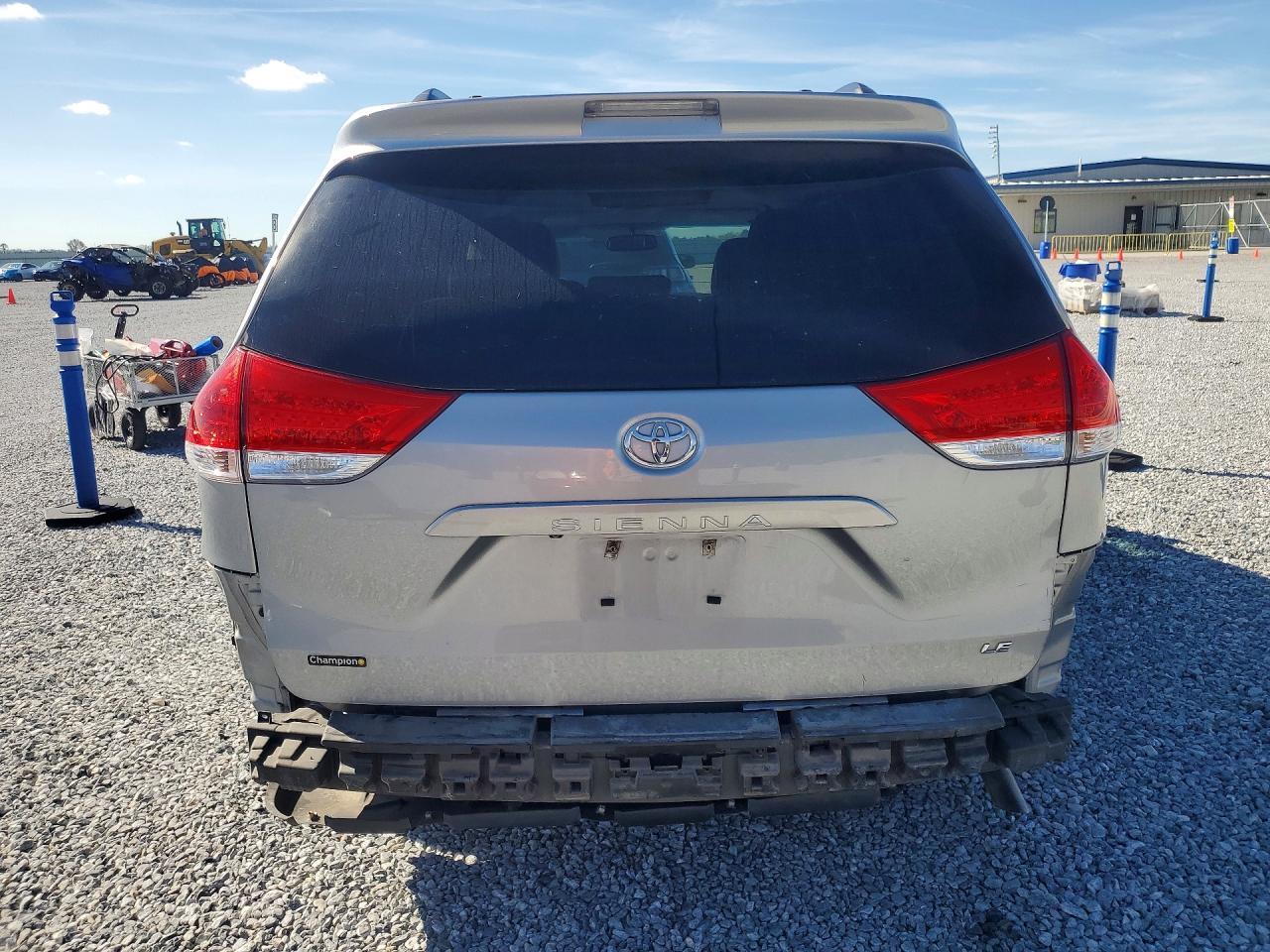 2013 TOYOTA SIENNA